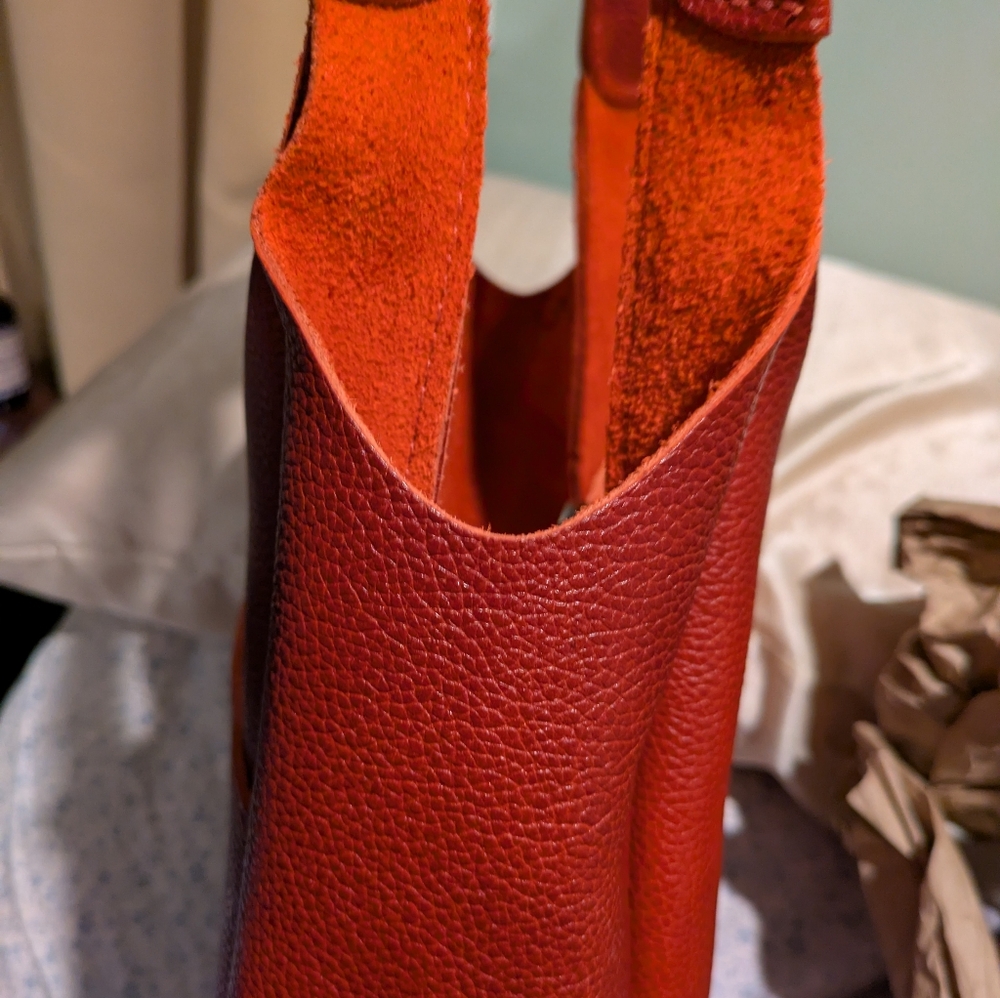 **SOLD**. 'Almost Perfect' Madison Shoulder Bag - Picture 9 of 10